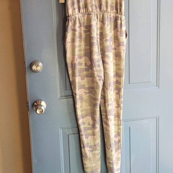 Camo pants romper - Picture 2 of 8